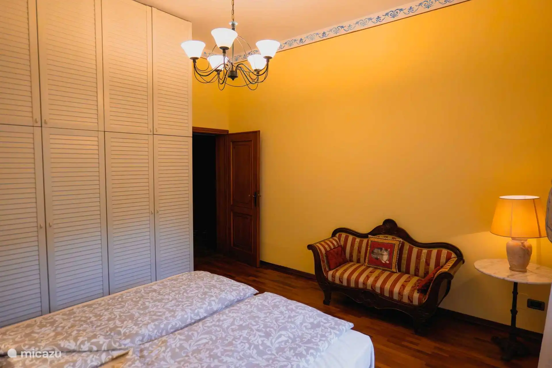 Schlafzimmer Nummer 3 zur Innenhofseite.