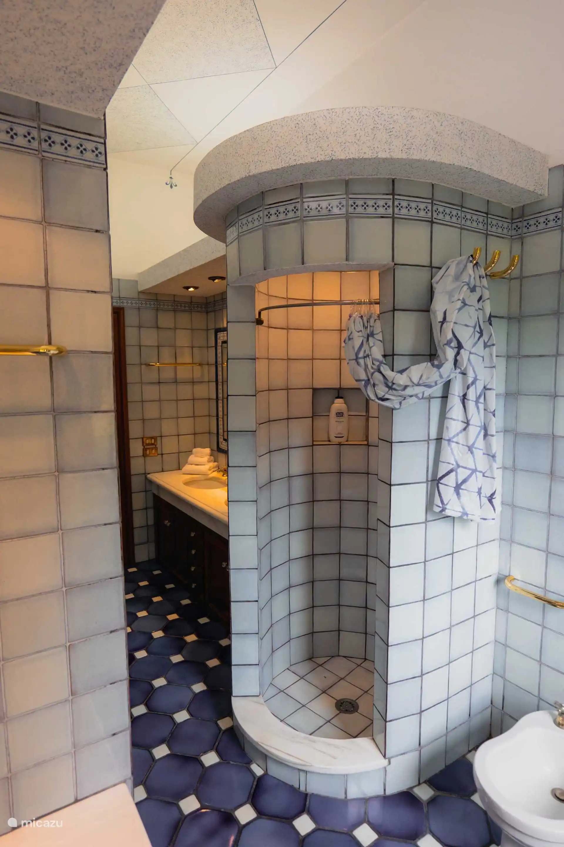 Das Hauptbadezimmer für die anderen Zimmer.