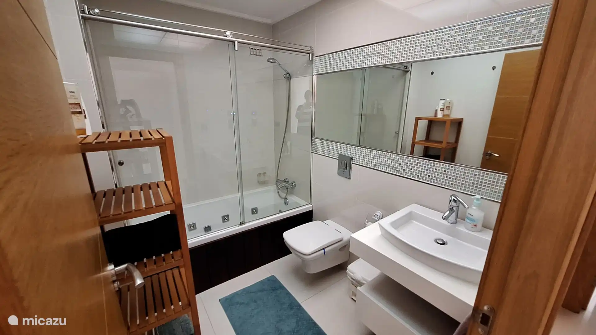 Badkamer 2 (naast slaapkamer 2)