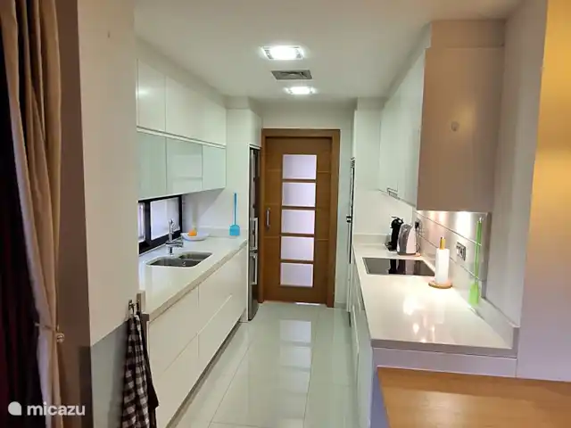 Location de Vacances Espagne, Costa Blanca, Guardamar del Segura, appartement - Appartement abordable Marjal Beach Cuisine moderne avec tout ce dont vous avez besoin.