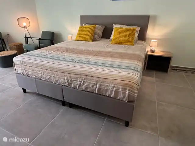 Boutique Studio Brisa - Seru Coral | Curaçao, Curaçao-Centre, Partisan du corail - studio Sommier Luze King size avec matelas 180x200cm