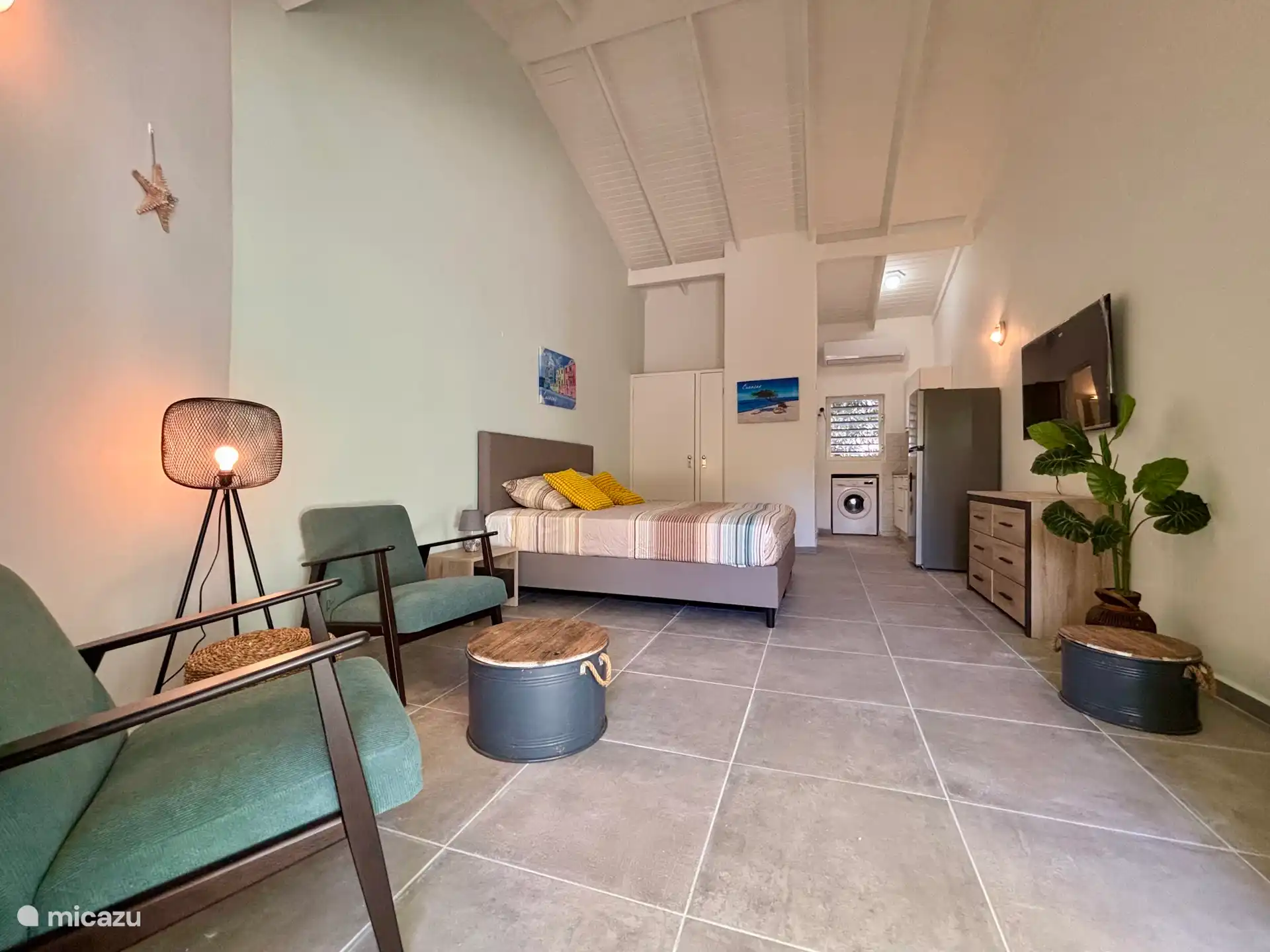 Hohe Decke im Studio für Platz und Kühlung