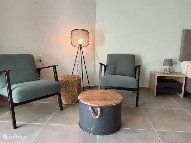 Boutique Studio Brisa - Seru Coral | Curaçao, Curaçao-Centre, Partisan du corail - studio Siège dans le studio