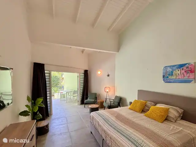 Boutique Studio Brisa - Seru Coral | Curaçao, Curaçao-Centre, Partisan du corail - studio L’atelier vu de l’intérieur vers la terrasse