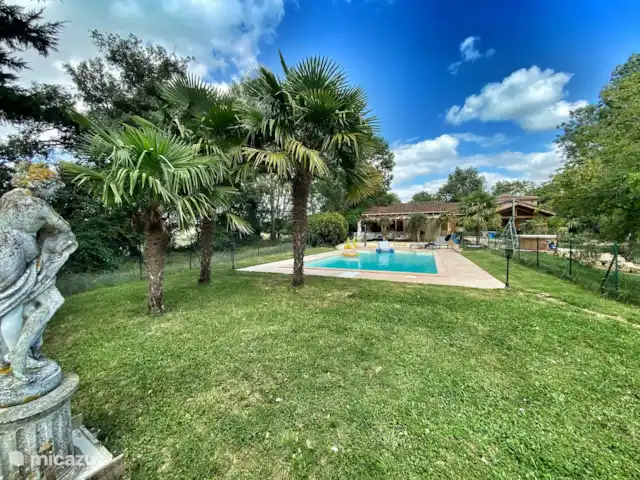 A Soulas huren in Frankrijk, Gers, Armous-et-Cau  - villa zwembad met ligweide