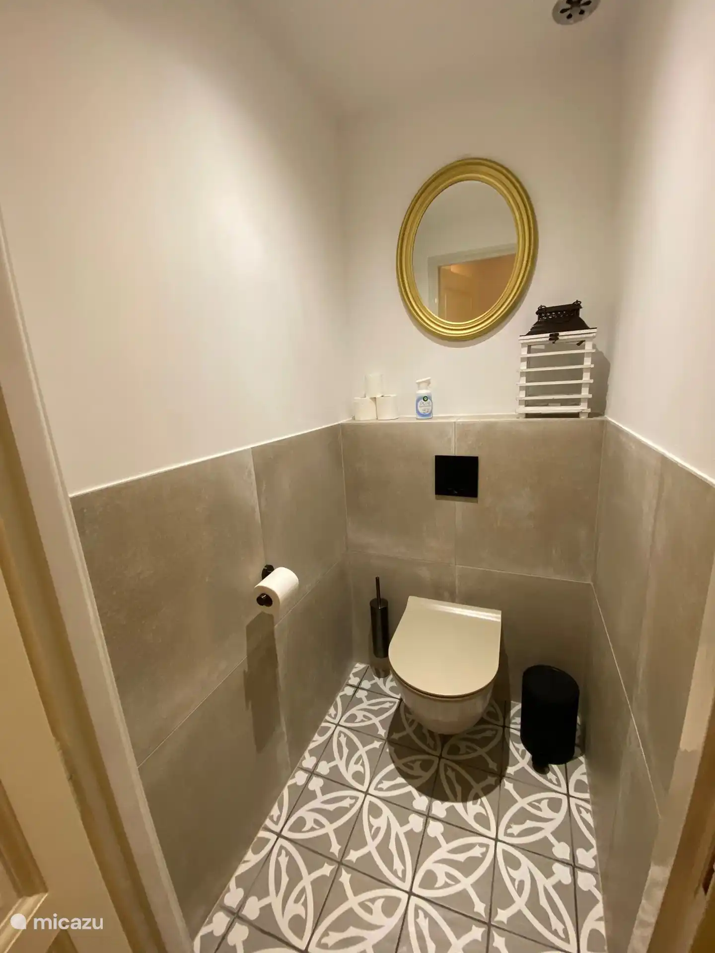 separates WC im Flur