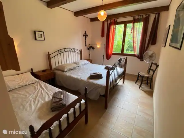 A Soulas huren in Frankrijk, Gers, Armous-et-Cau  - villa slaapkamer aan achterzijde. 1 tweepersoonsbed en 1 eenspersoonsbed