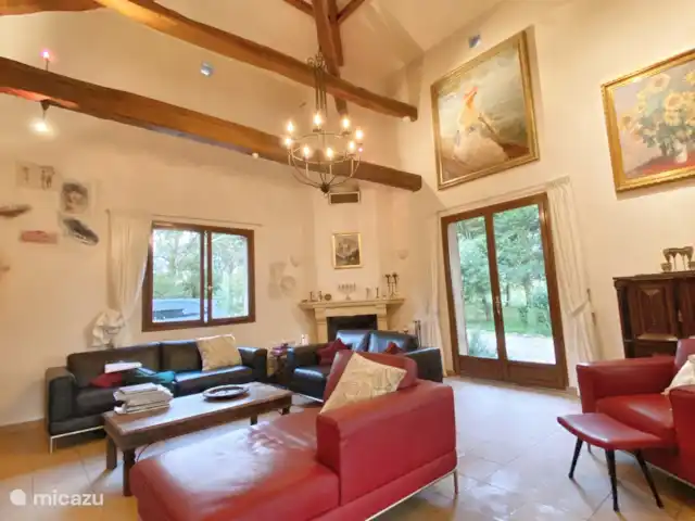 A Soulas huren in Frankrijk, Gers, Armous-et-Cau  - villa toren huiskamer die 6 meter hoog is.