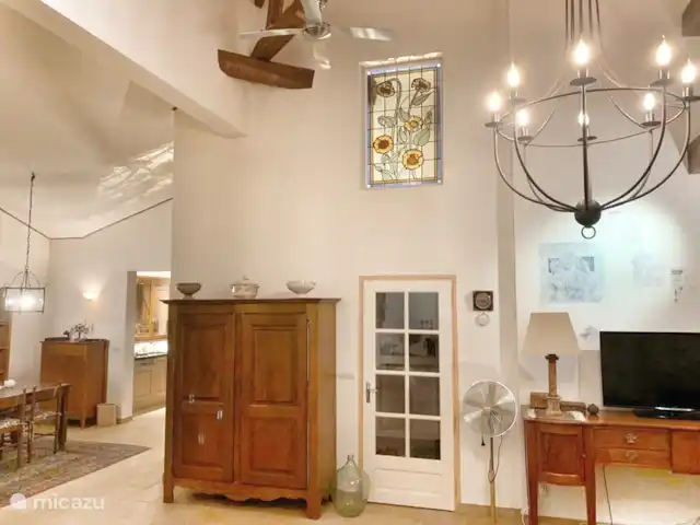 A Soulas huren in Frankrijk, Gers, Armous-et-Cau  - villa gedeelte tussen toren huiskamer en eetkamer.