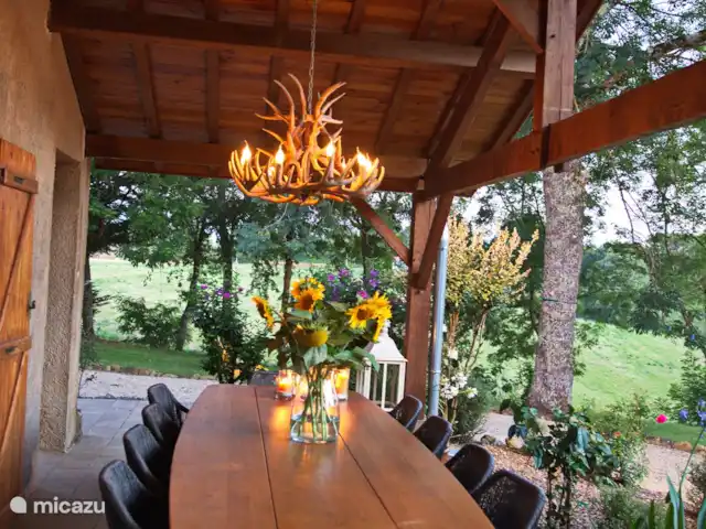 A Soulas huren in Frankrijk, Gers, Armous-et-Cau  - villa voorterras met eettafel voor 10 personen