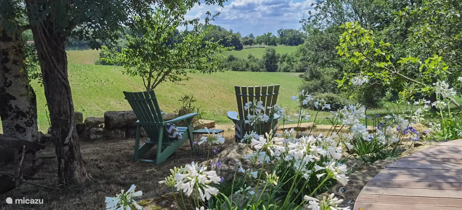 Zweiter Sitz mit Blick ins Tal