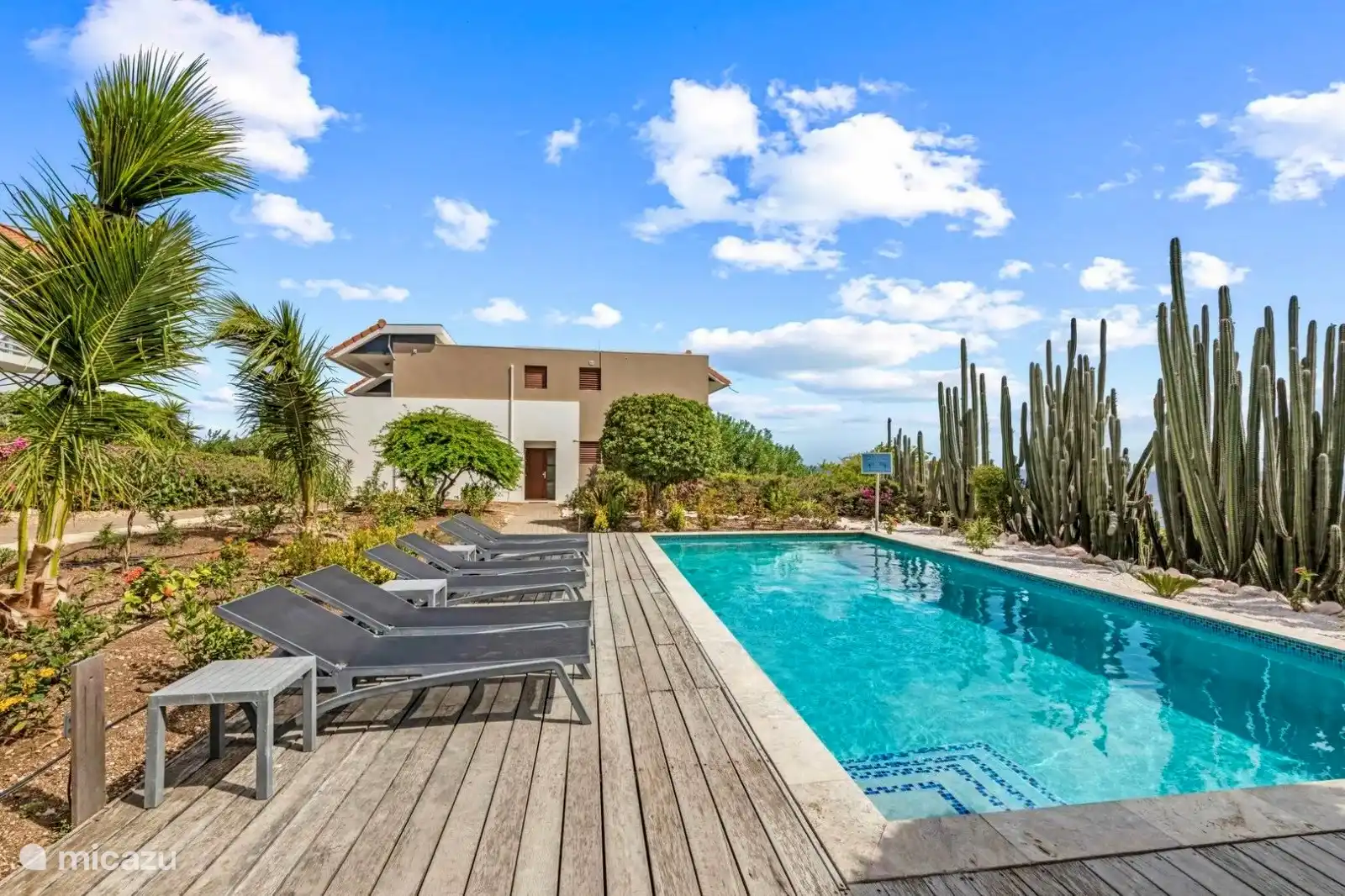Piscine à côté de l’appartement