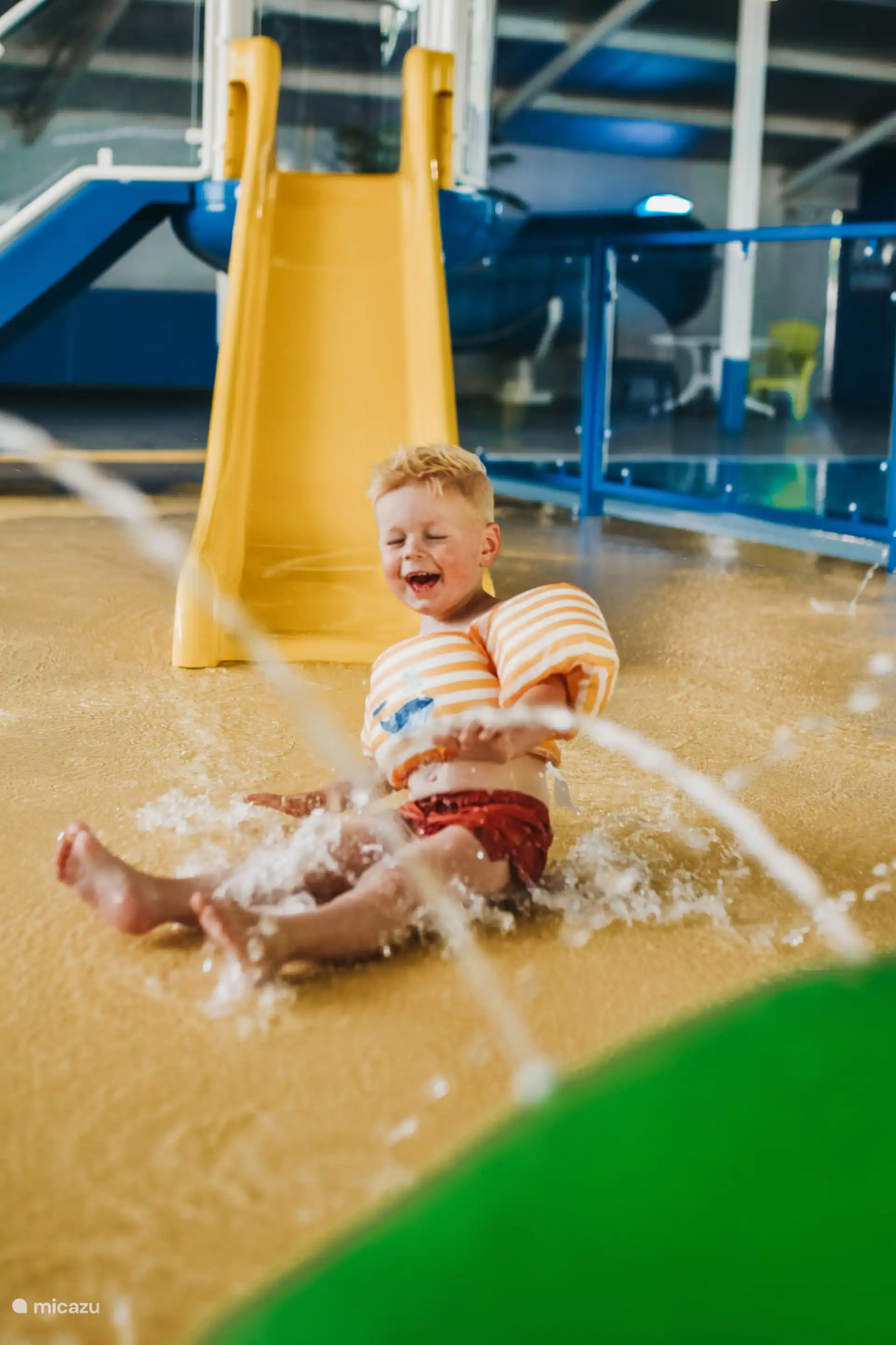 Für die Kleinen unter uns gibt es im Kleinkind-Spraypark viel zu planschen, aber wir finden es wichtig, dass Mama und Papa mitkommen, um ein Auge auf die Dinge zu haben.