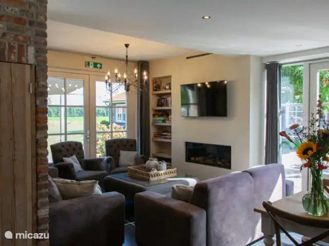 Maison de ferme | Pays-Bas, Limbourg, Evertsoord - maison de vacances Salon avec foyer au gaz confortable et télévision intelligente