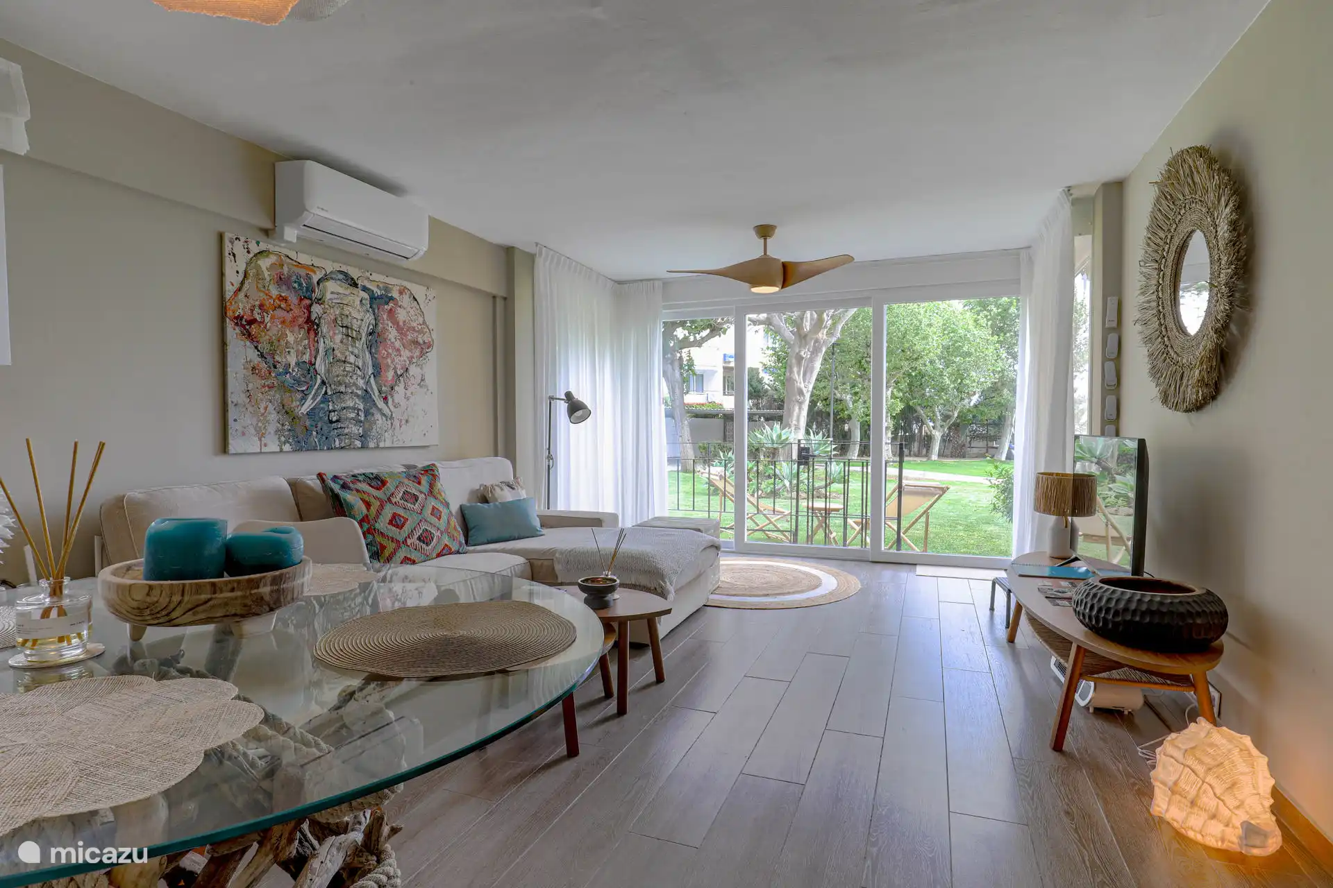 Living room, air conditioning/heating, TV, fan.