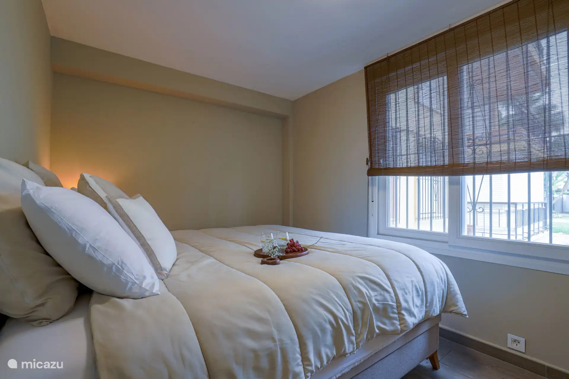 Bedroom 1, bed 180 x200