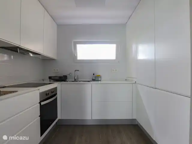 Location de Vacances Espagne, Costa del Sol, Estepona, appartement - Front de mer - Costa y Sol Cuisine, lave-linge, lave-vaisselle, machine à café, four, plaque vitrocéramique, micro-ondes, etc.