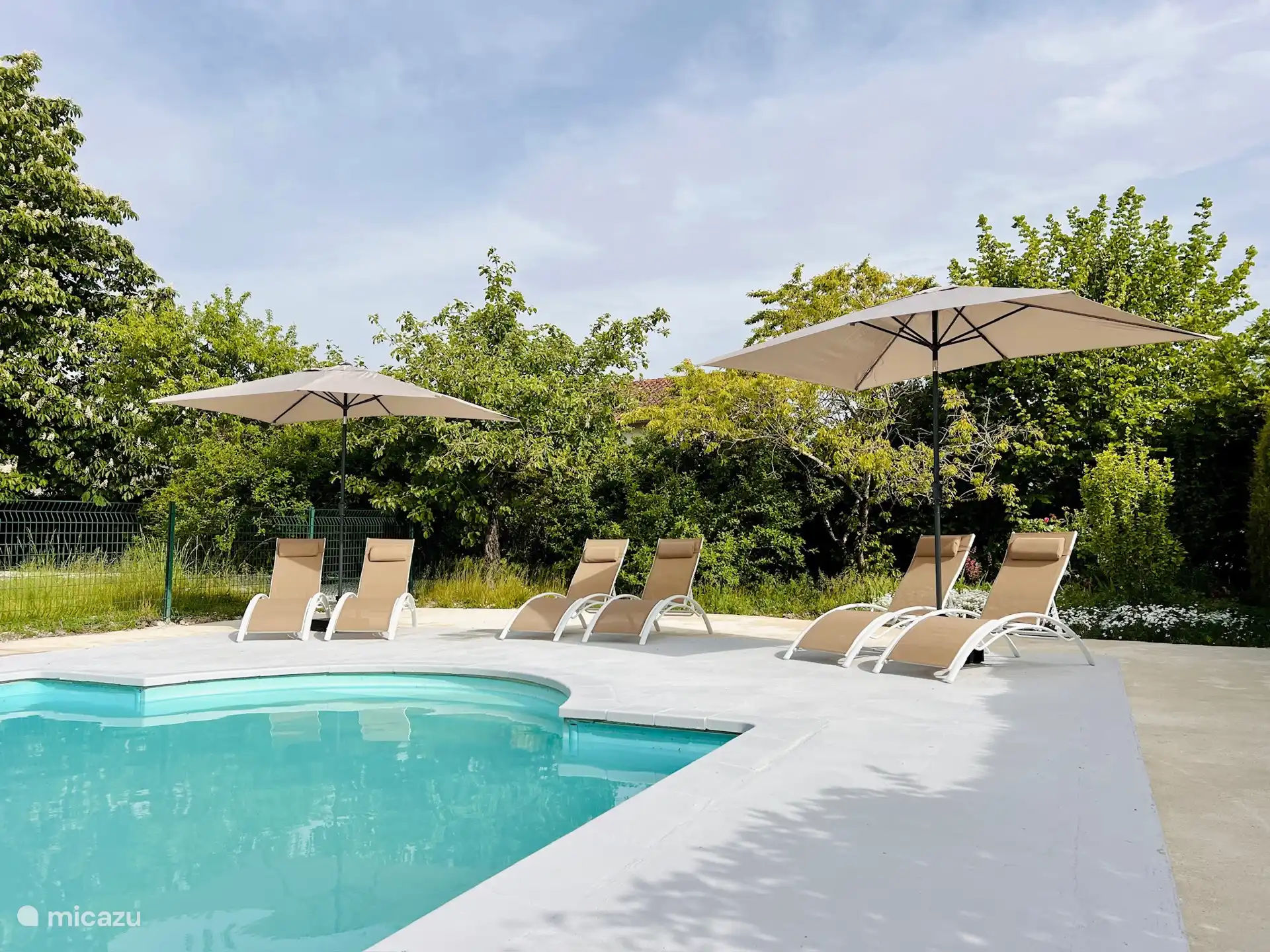 Entspannen Sie sich am Pool