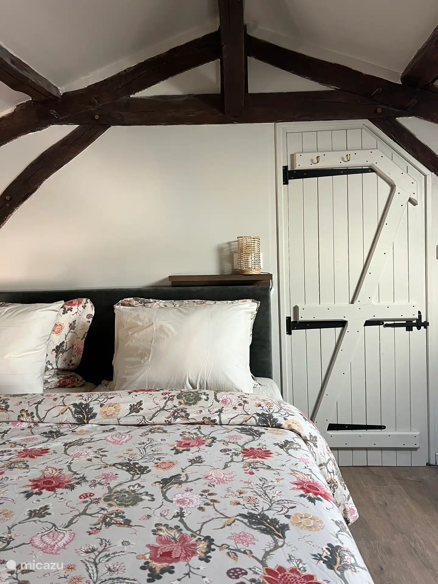 Schlafzimmer 1, mit einem schönen großen Boxspringbett von 180x210 cm