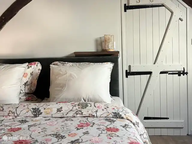 Maison Toile Moss | France, Dordogne, Cherval - maison de vacances Chambre 1, avec un joli grand sommier tapissier de 180x210 cm