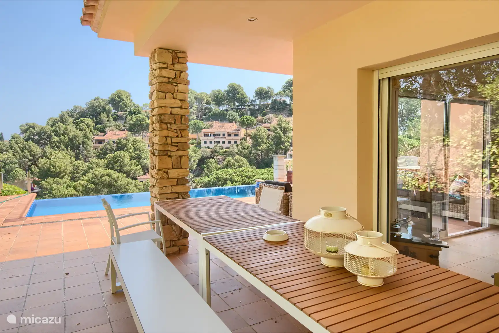 Dining table terrace Villa Carmen