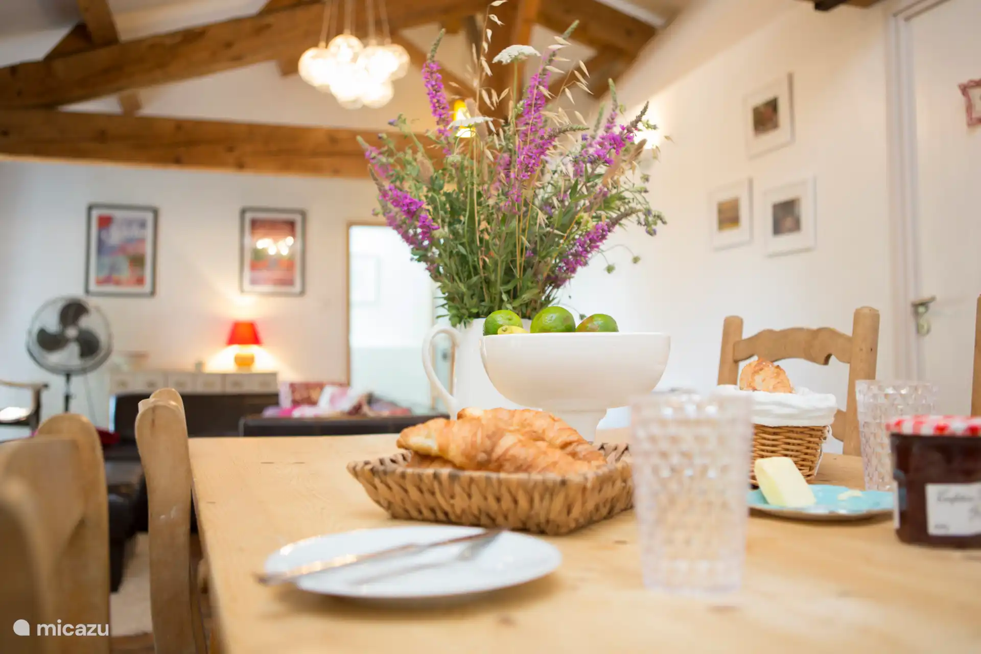 Le petit déjeuner est servi Upper Gite Violet