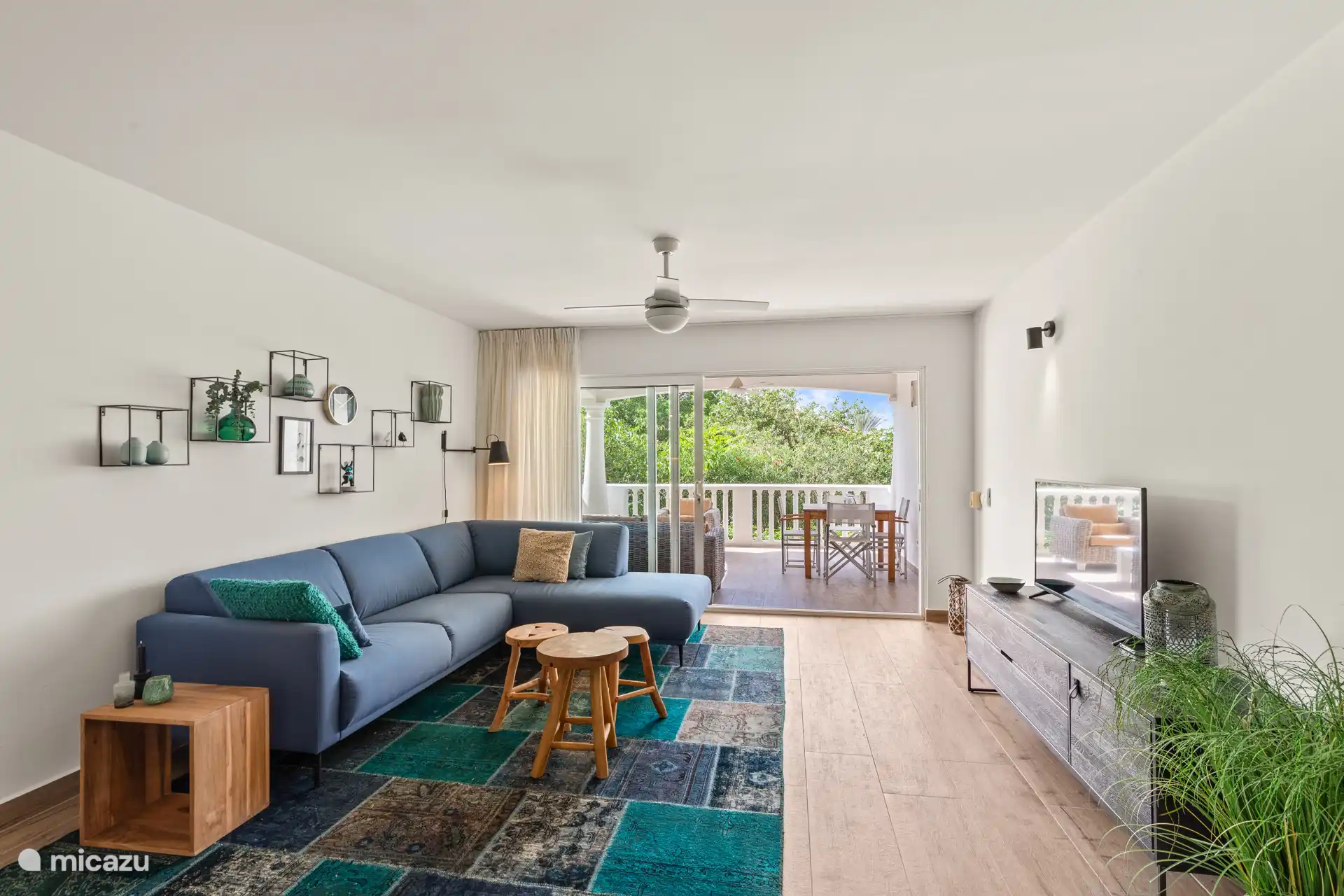 komfortable Sitzecke, TV mit mehr als 200 internationalen Kanälen