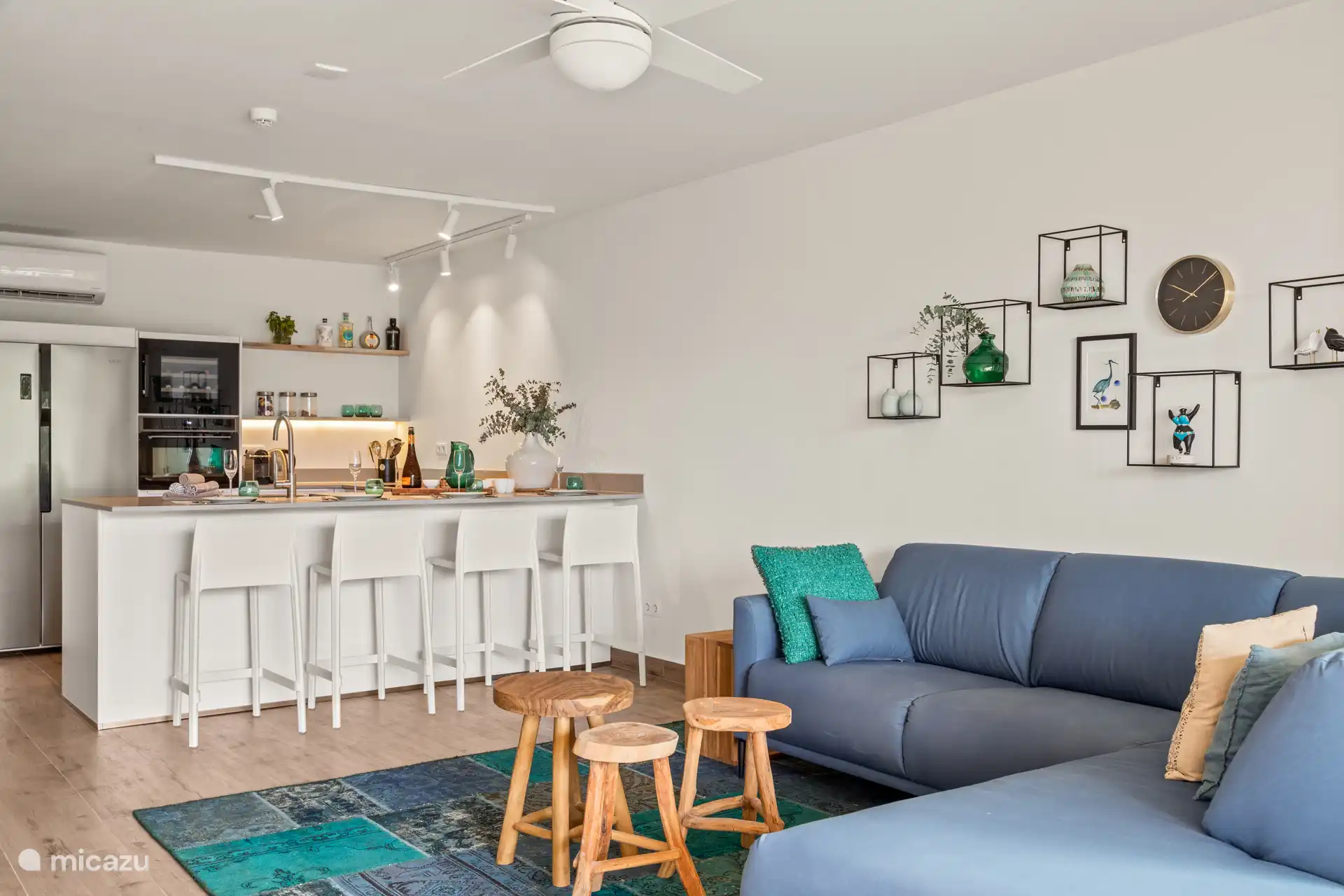 Essbereich für 4 Personen an der Bar