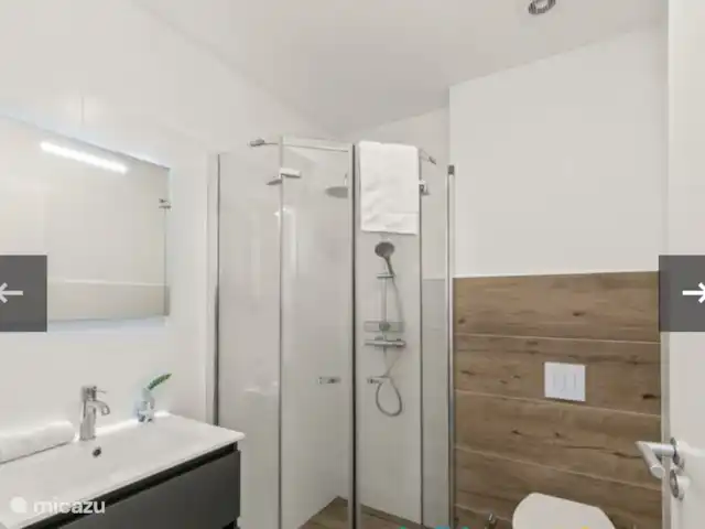 Location de Vacances Curaçao, Curaçao-Centre, Sint Michiel, appartement - Blue Bay / Appartement Triple Tree  salle de bain 2 ; Douche à effet pluie, toilettes et lavabo privés