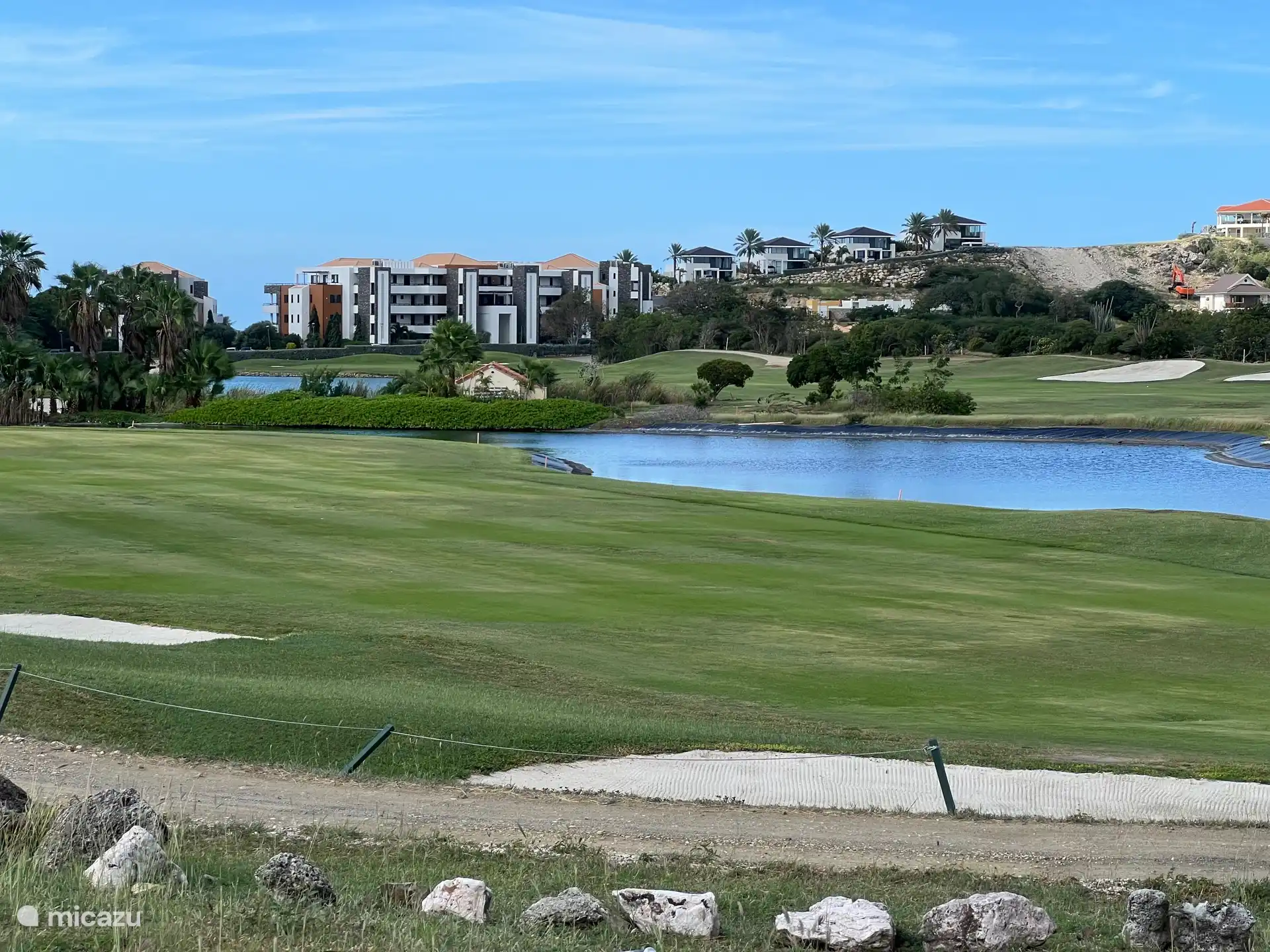 Hole 1 uitzicht over de baan.