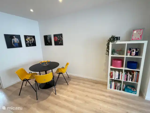 ArtPartment huren in België, Antwerpen, Antwerpen - appartement Eetruimte met mogelijkheid tot 6 stoelen.
