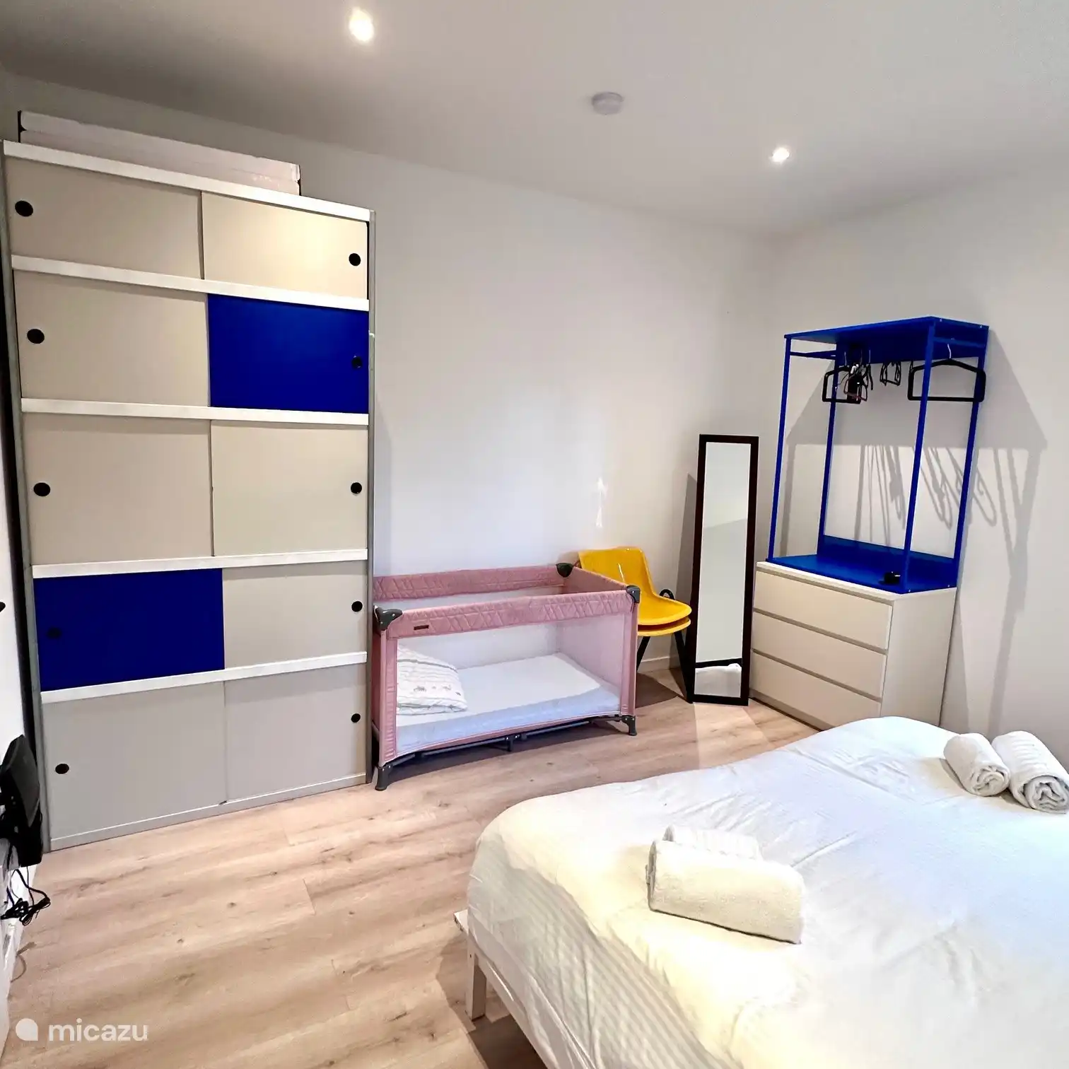 1º dormitorio, trastero + cuna.