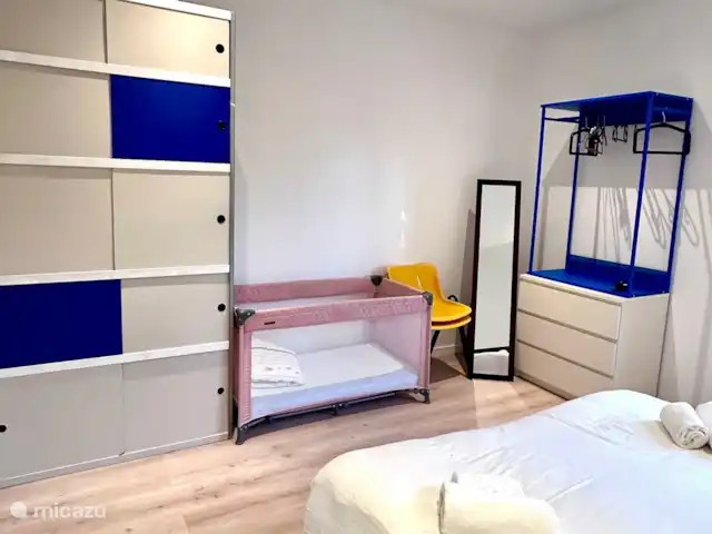 ArtPartment huren in België, Antwerpen, Antwerpen - appartement 1ste slaapkamer, opbergruimte + kinderbedje.