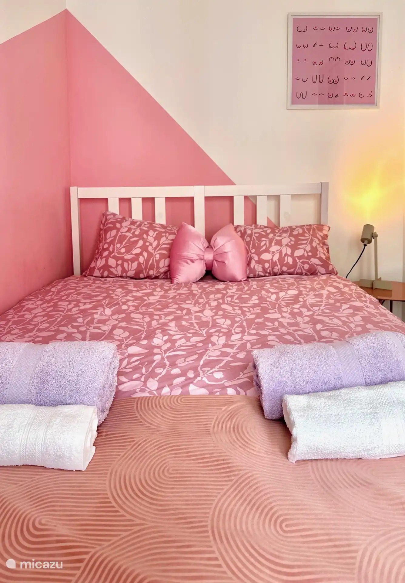 2da habitación pequeña con cama doble de 1.60mx2.00m.
Esta habitación se encuentra en la parte delantera del apartamento. 