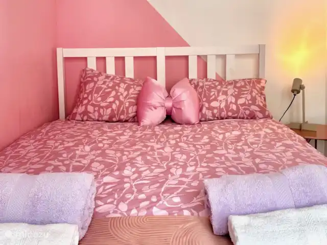 ArtPartment huren in België, Antwerpen, Antwerpen - appartement 2de kleine slaapkamer met tweepersoonsbed 1.60mx2.00m.
Deze kamer is aan de voorkant van het appartement.