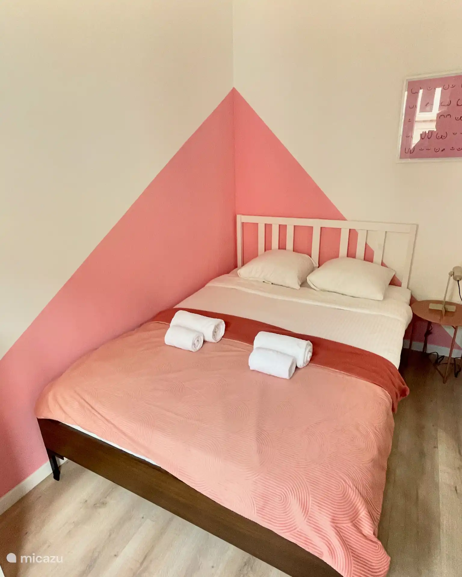 2º dormitorio más pequeño, impresión diferente. Hay un pequeño armario disponible.