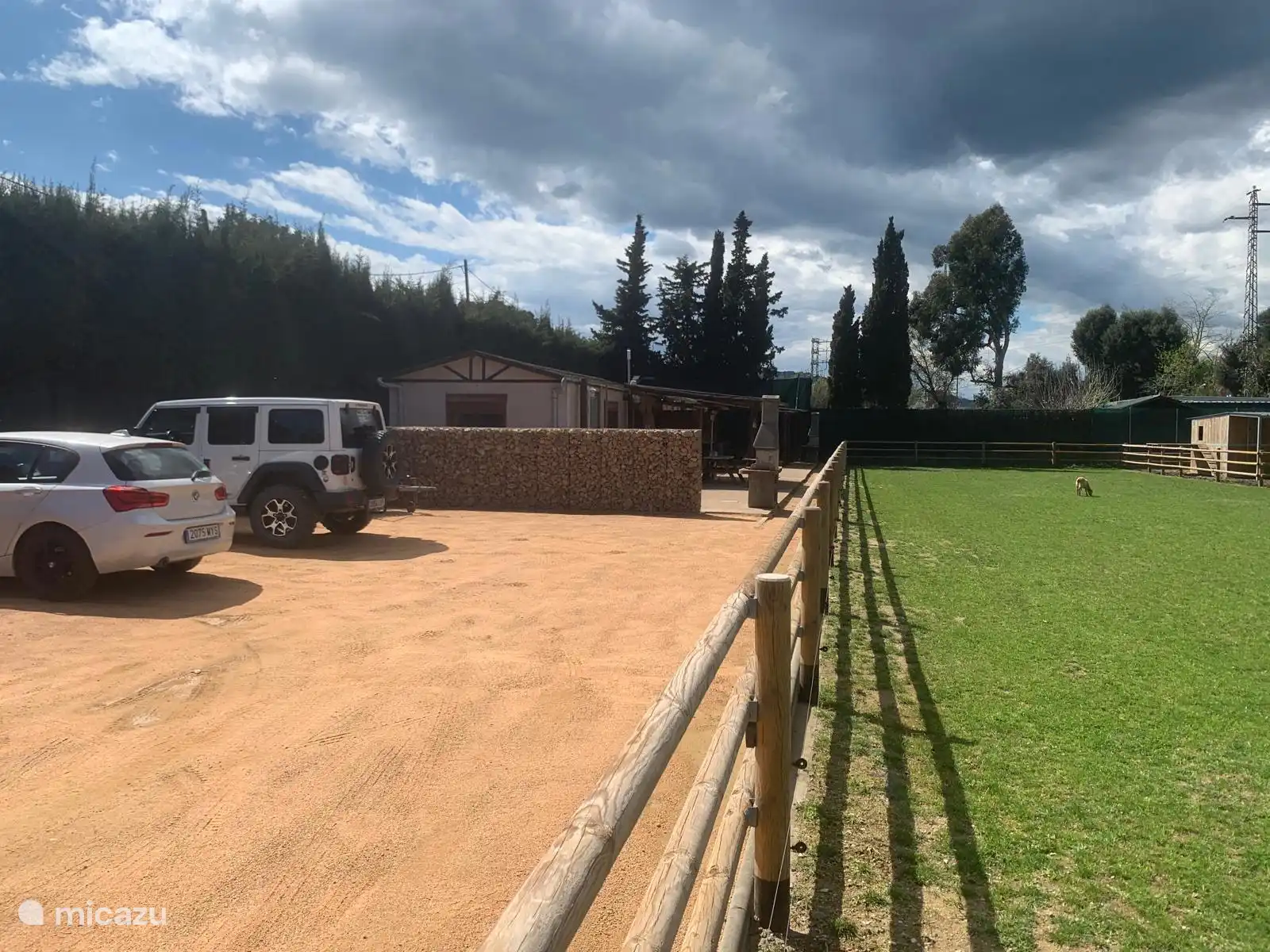 Blick von der Einfahrt auf die Mobilheime