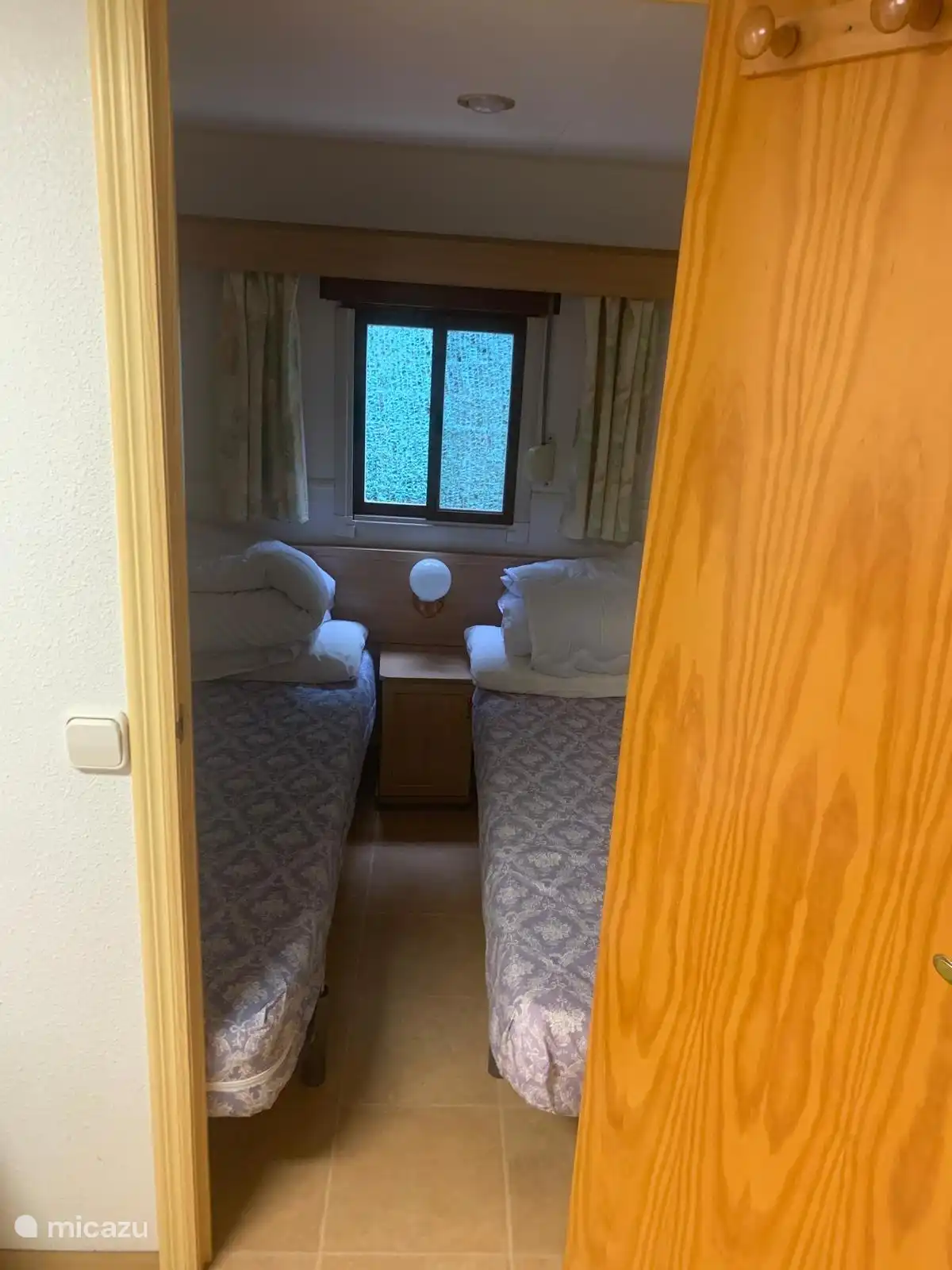 Schlafzimmer mit 2 Einzelbetten. Es gibt 2 Zimmer