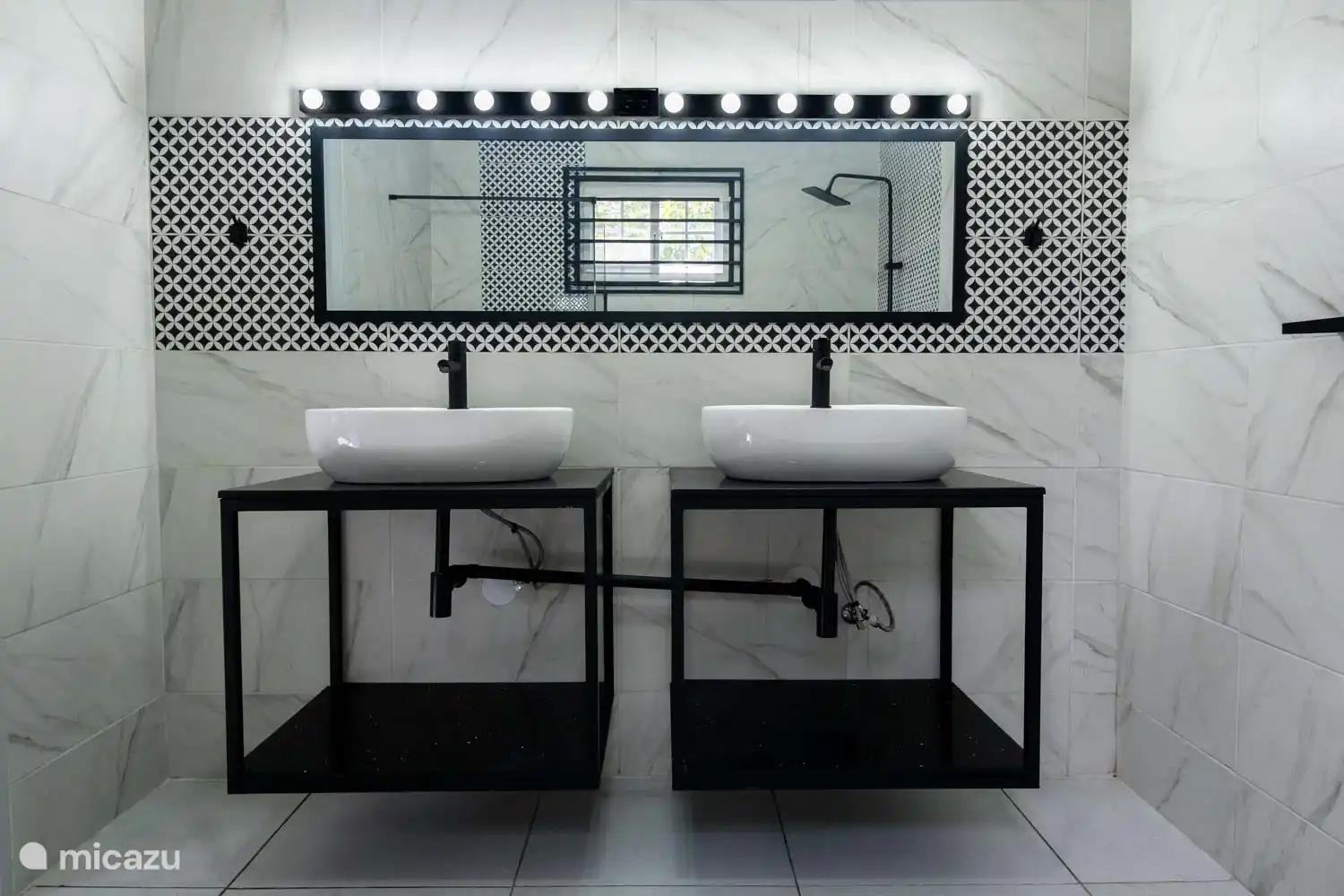 Baño 1 - parte del dormitorio principal