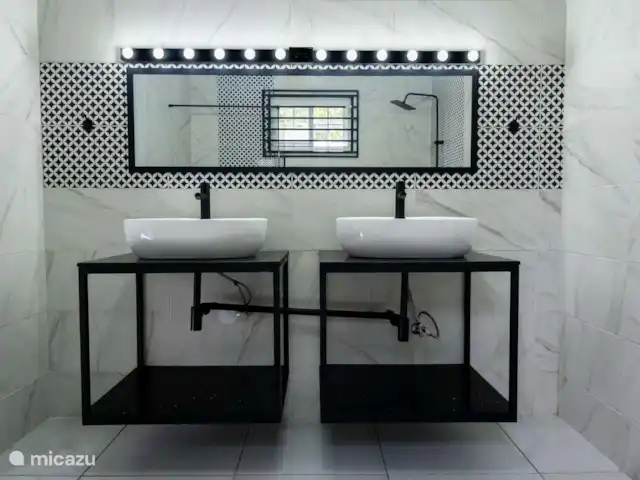 Location de Vacances Suriname, Paramaribo, Paramaribo, villa - Villa spacieuse à Paramaribo Nord Salle de bain 1 - partie de la chambre principale