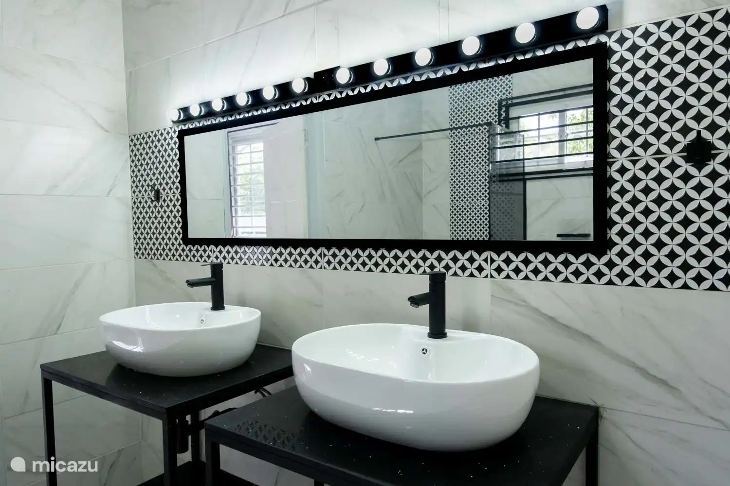 Baño 1 - parte del dormitorio principal