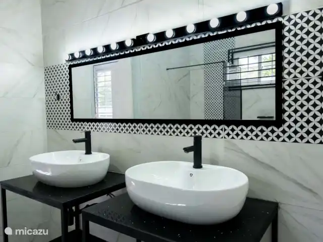 Location de Vacances Suriname, Paramaribo, Paramaribo, villa - Villa spacieuse à Paramaribo Nord Salle de bain 1 - partie de la chambre principale
