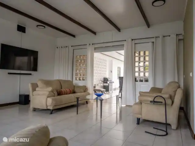 Location de Vacances Suriname, Paramaribo, Paramaribo, villa - Villa spacieuse à Paramaribo Nord Salon et terrasse