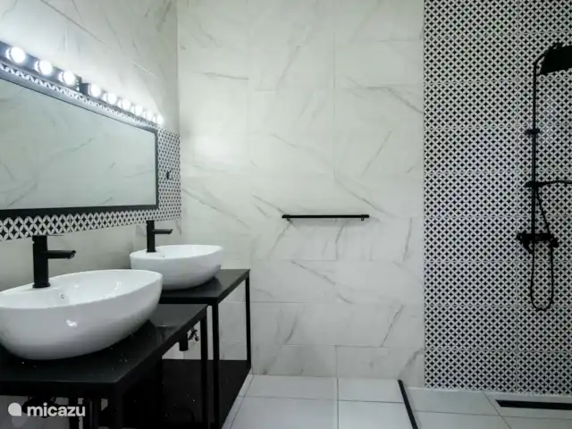 Location de Vacances Suriname, Paramaribo, Paramaribo, villa - Villa spacieuse à Paramaribo Nord Salle de bain 1 - partie de la chambre principale