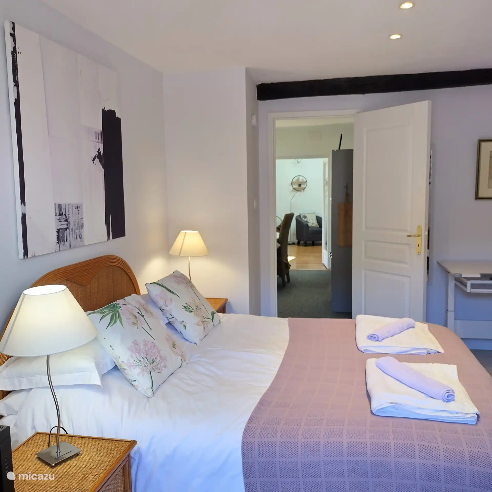 Hauptschlafzimmer mit 160 Zentimeter Bett