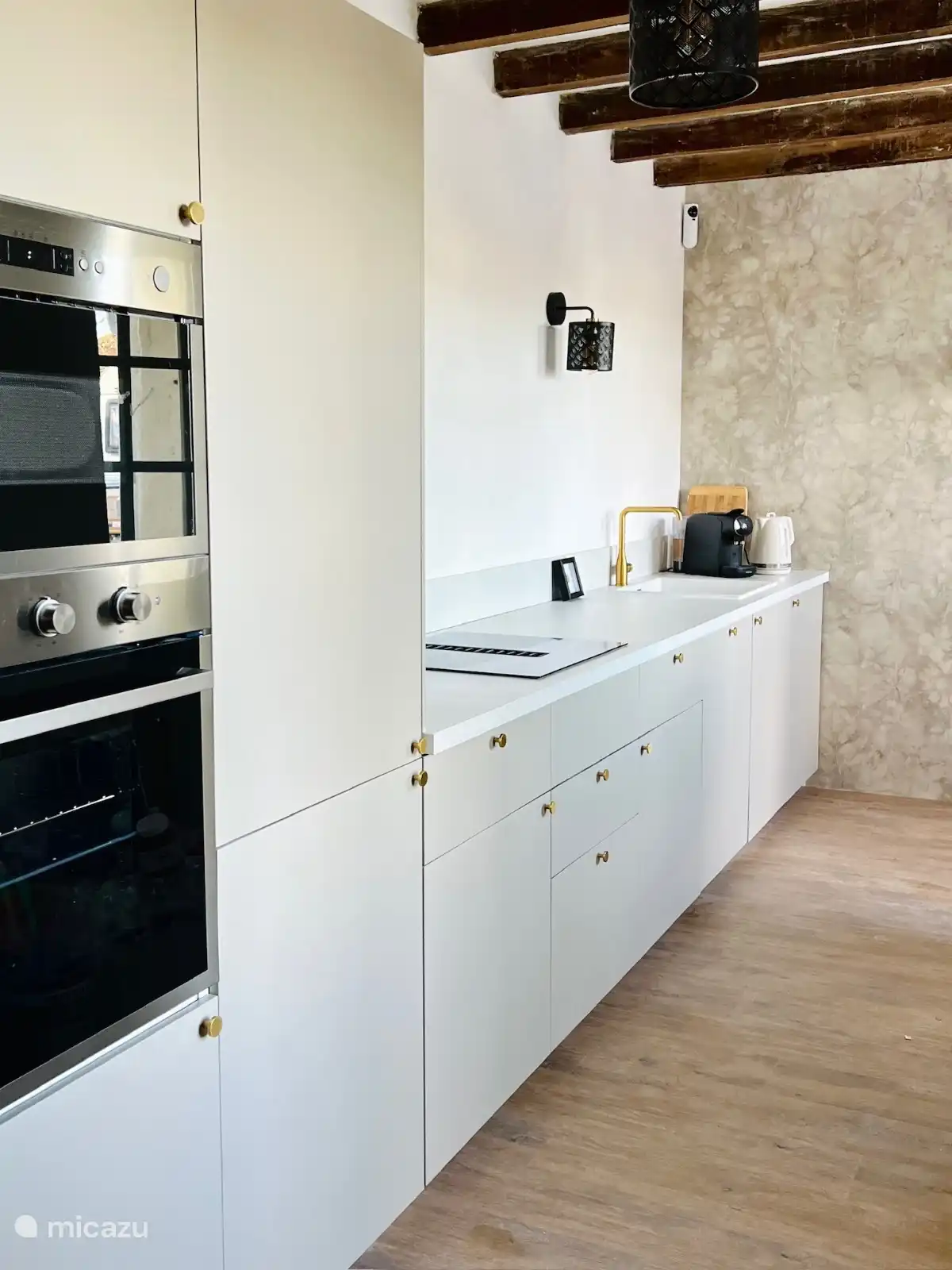 Heerkijk Kochen in der großen, luxuriösen Küche voll ausgestattet