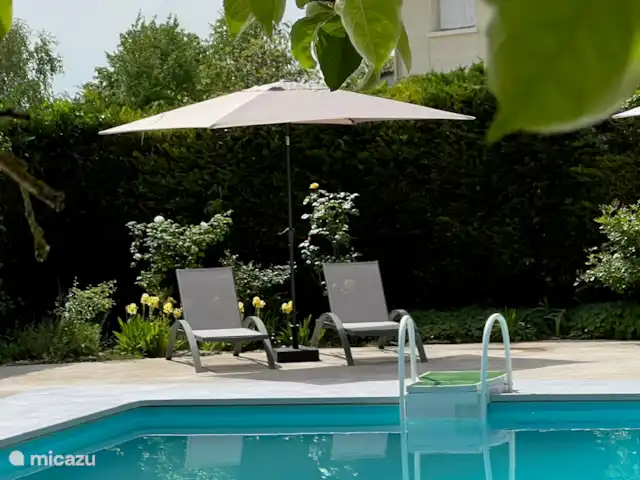 Maison de Terre | France, Dordogne, Cherval - maison de vacances Détendez-vous au bord de la piscine !