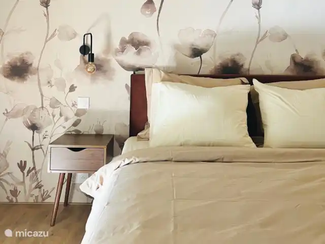 Maison de Terre | France, Dordogne, Cherval - maison de vacances Chambre 3 avec une salle de bain attenante spacieuse et luxueuse