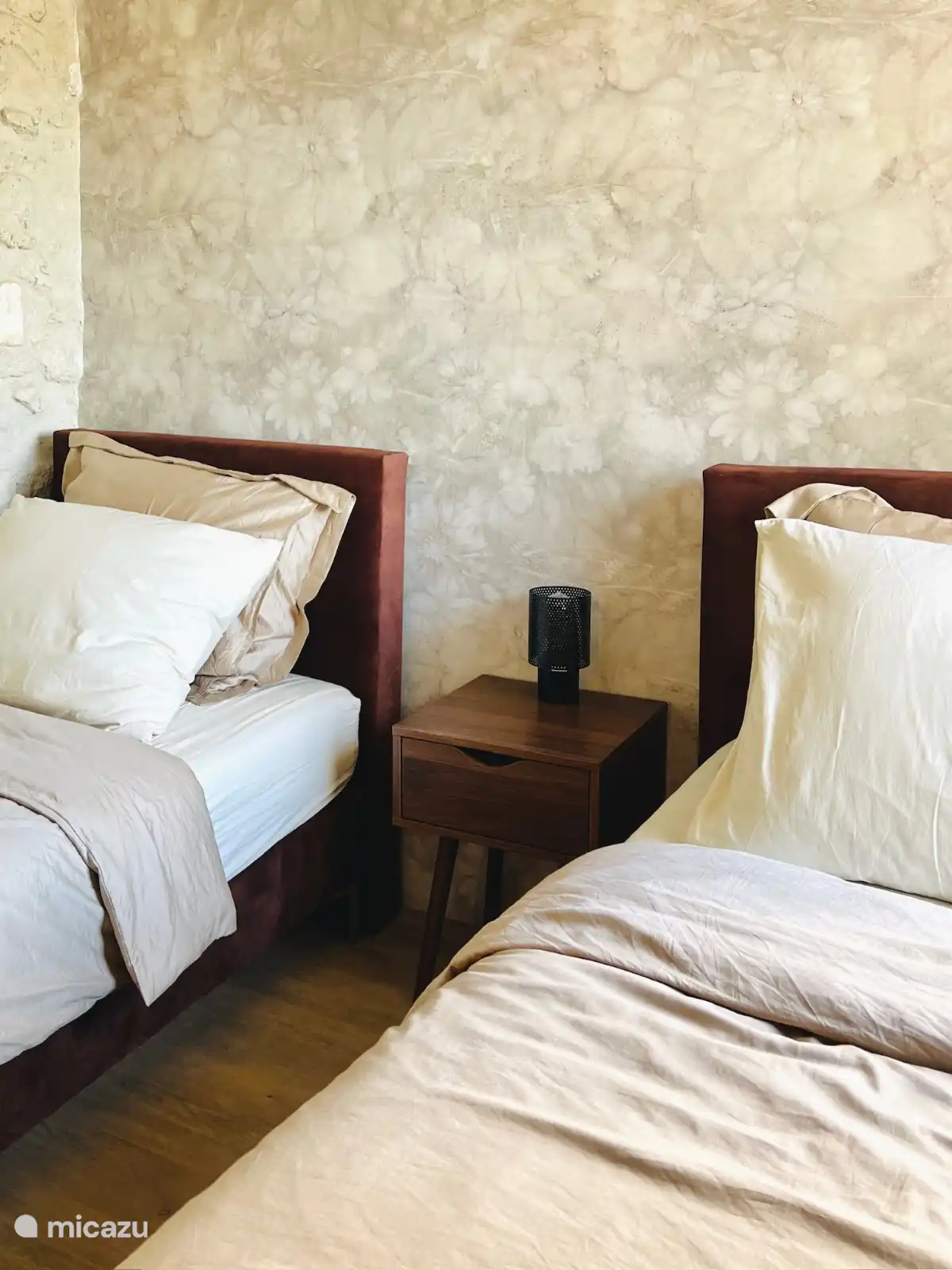 Schönes (Kinder-)Schlafzimmer mit 2 glückseligen Boxspringbetten