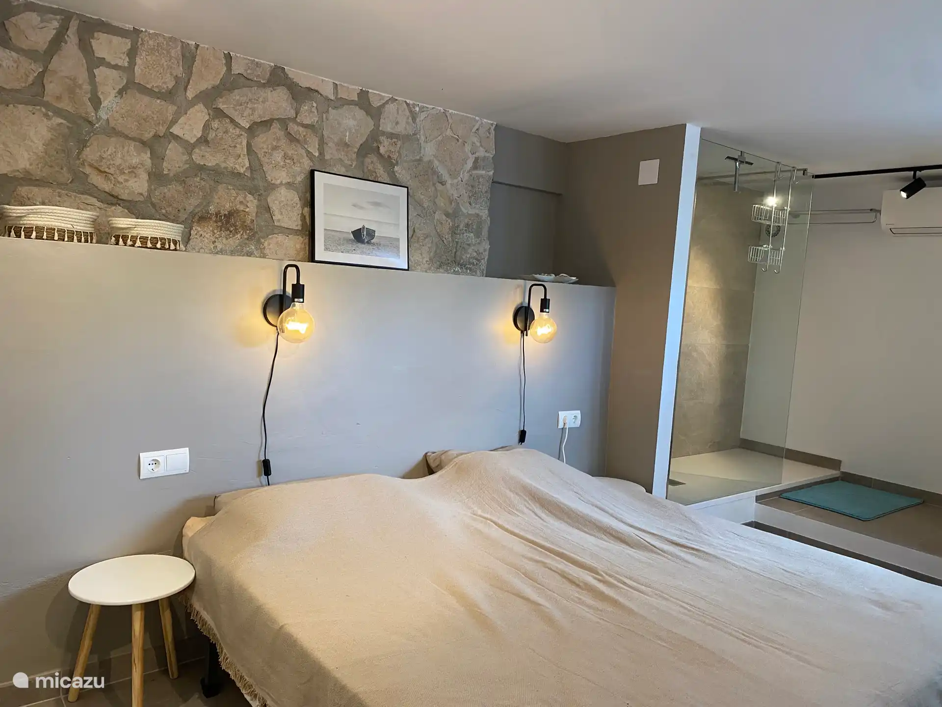 Schlafzimmer mit eigenem Bad im Keller